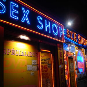 1280px-Sex_shops_(Paris)-01